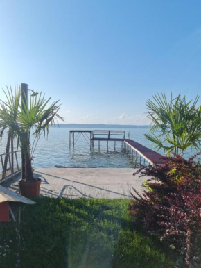 Flamingó Apartman, Balatonszárszó